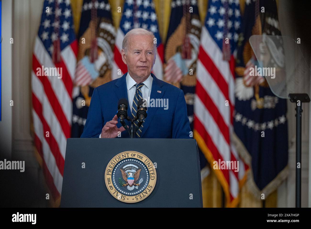 Il presidente degli Stati Uniti Joe Biden pronuncia le sue osservazioni sul confine nella sala est della Casa Bianca a Washington DC martedì 4 giugno 2024. Il Presidente Biden ha annunciato un ordine esecutivo che limita i migranti a chiedere asilo quando attraversano illegalmente il confine meridionale. Crediti: Annabelle Gordon/CNP/MediaPunch Foto Stock