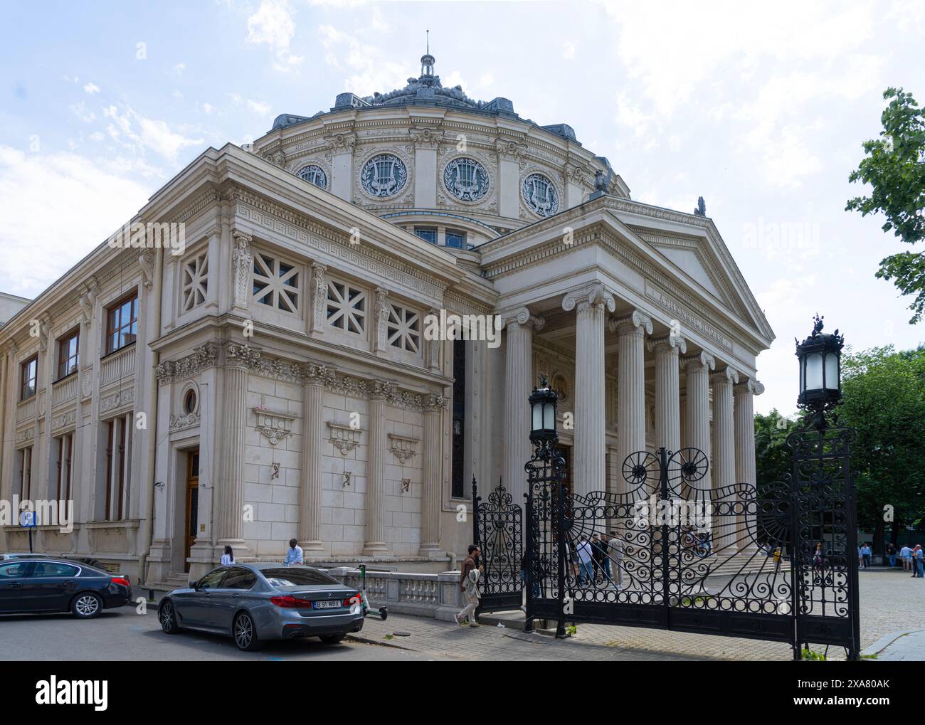 Bucarest, Romania. 25 maggio 2024. Vista esterna dell'Ateneo rumeno nel centro della città Foto Stock