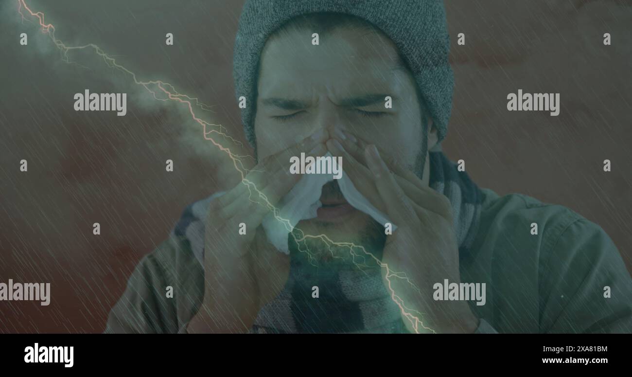Immagine di un uomo caucasico malato starnuto e con tessuto con tempesta e fulmini che colpiscono Foto Stock