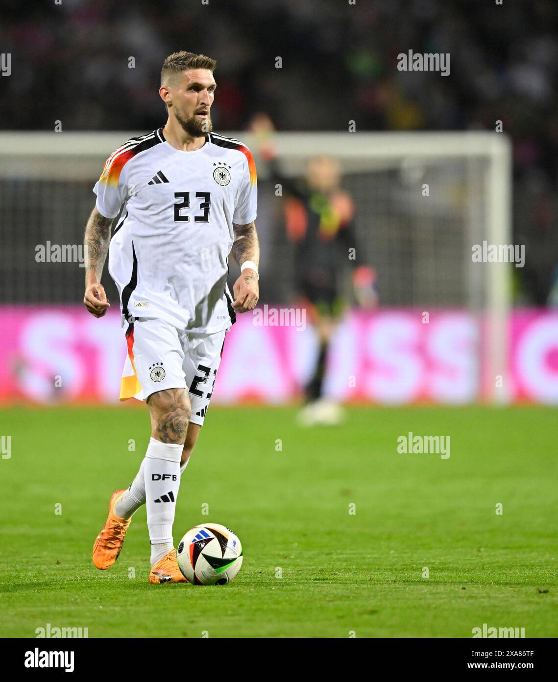 Robert Andrich GER (23) azione sul pallone, Max Morlock Stadium, Norimberga, Baviera, Germania Foto Stock