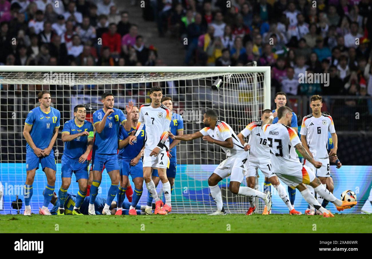 Il calcio di punizione Robert Andrich GER (13), Max-Morlock-Stadion, Norimberga, Baviera, Germania Foto Stock