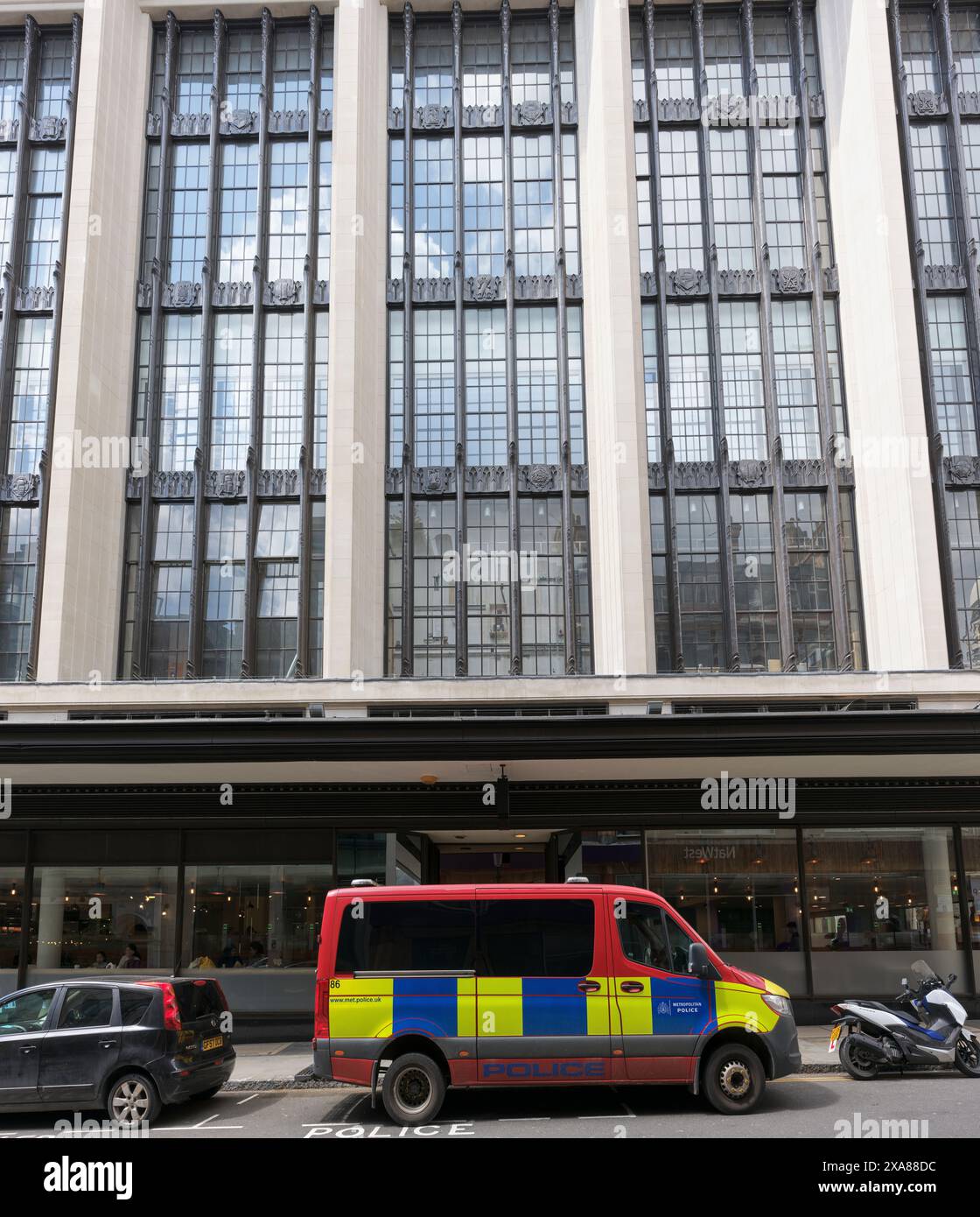 Whole Foods Market al Barkers Store di Kensington High Street, Londra. Inghilterra. Foto Stock
