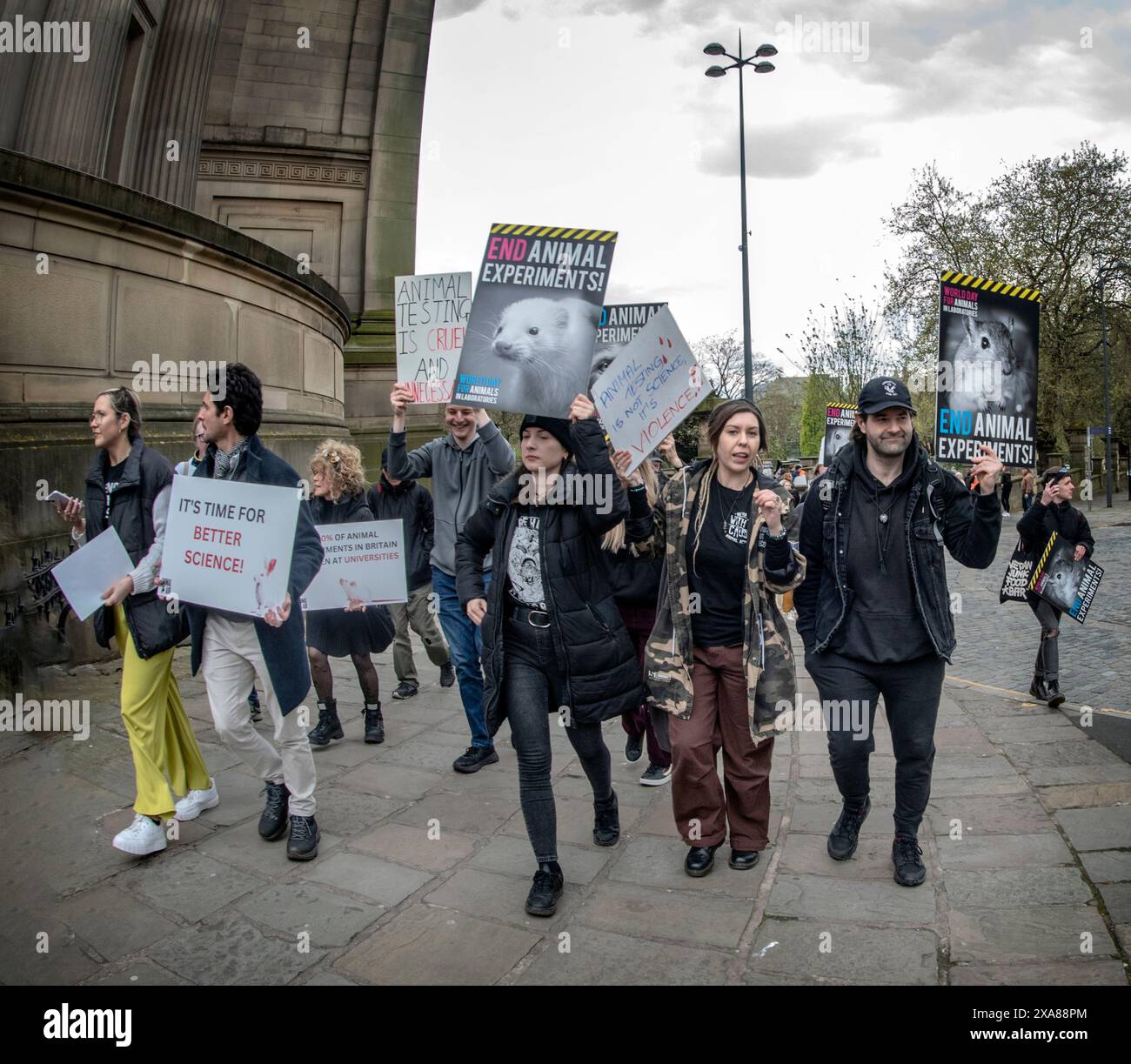 World DAT for Animals in Laboratories march and Rally, Liverpool City Centre, 27 aprile 2024 Foto Stock