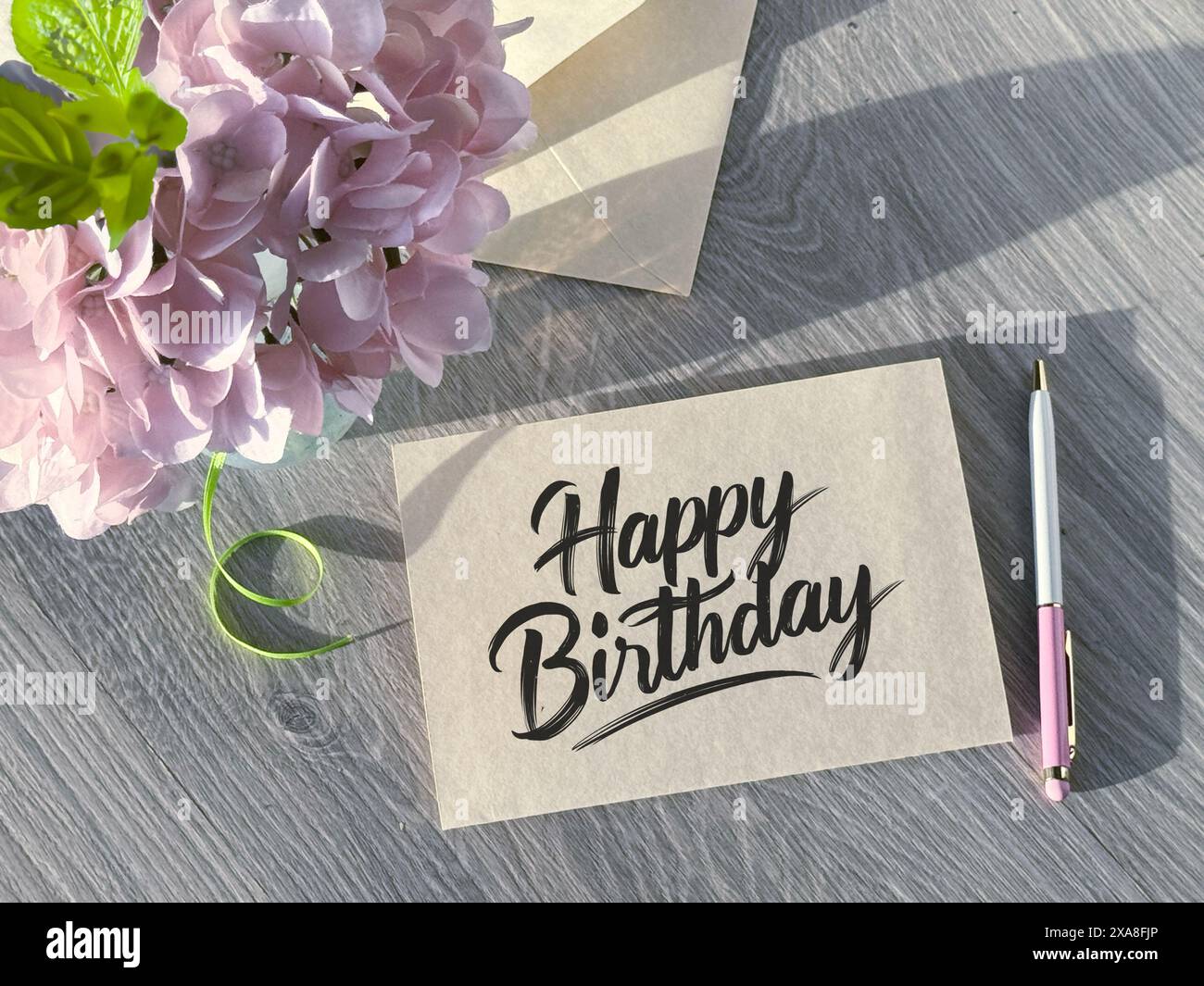 Carta di compleanno floreale | Vettore Gratis