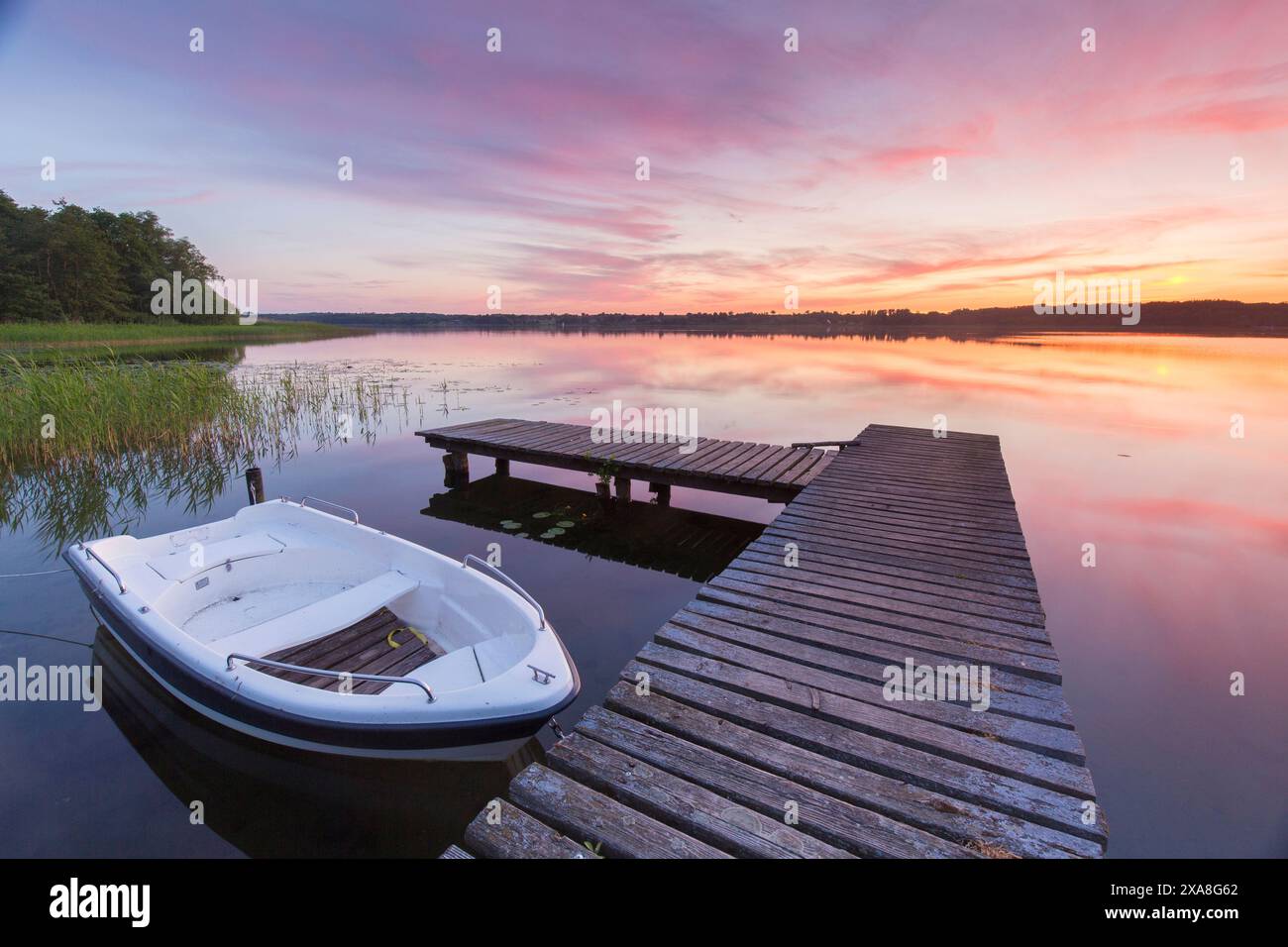 Molo sul lago Ratzeburg in serata, Schleswig-Holstein, Germania Foto Stock