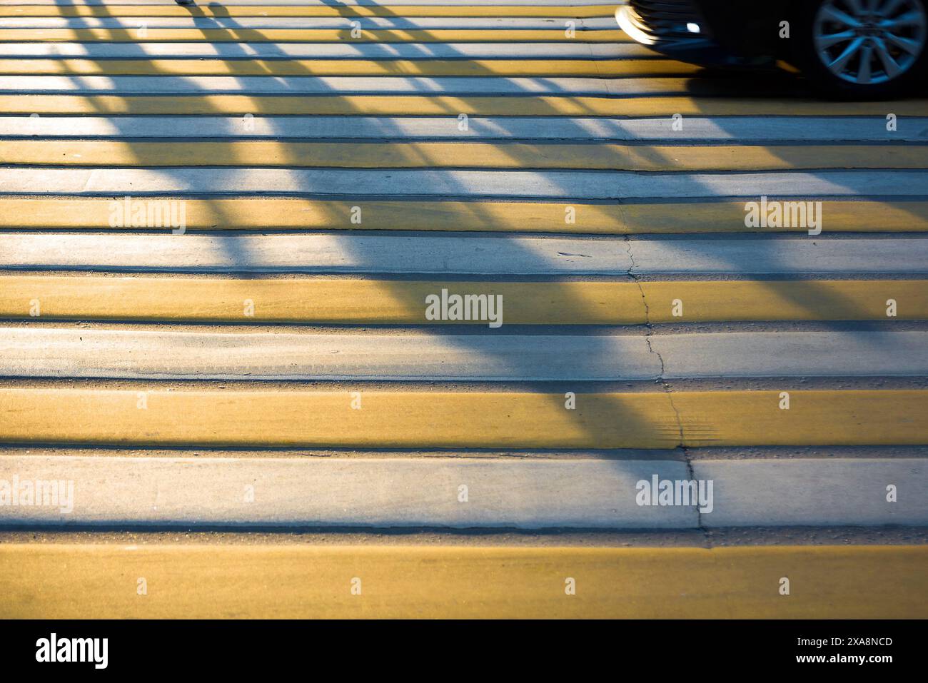 Ombre umane su un incrocio Foto Stock