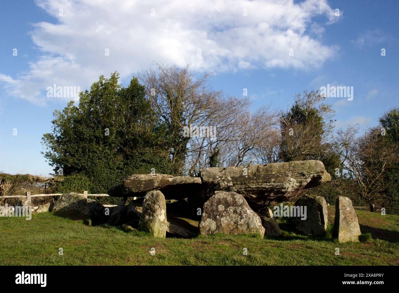 Arthur’s Stone, una camera funeraria neolitica di grandi lastre di pietra vicino a Dorstone nella Golden Valley dell’Herefordshire. Foto Stock