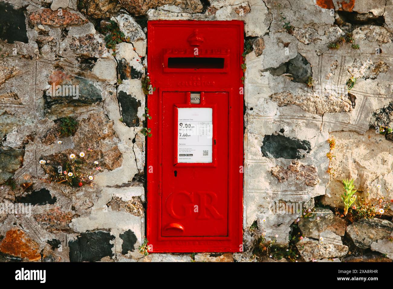 British Mailbox, King George, GR Post Box Ayr Lane, St. Ives, Cornovaglia, Inghilterra, Regno Unito, 2024 Foto Stock