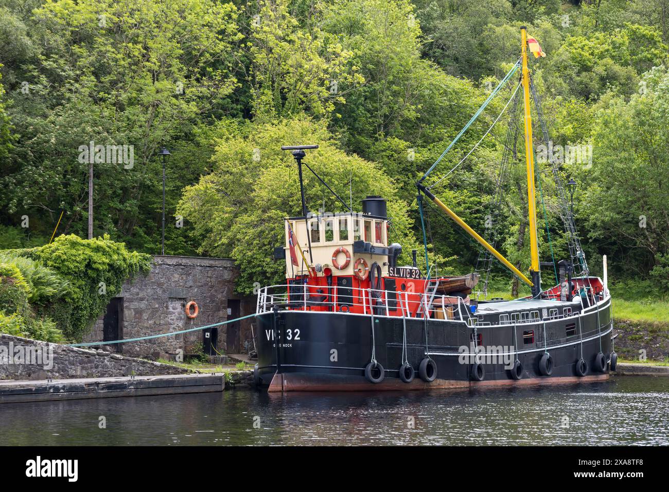 CRINAN ARGYLL & BUTE, SCOZIA, REGNO UNITO, MAGGIO 30. VIC 32 puffer al porto di Crinan ad Argyll e Bute, in Scozia, il 30 maggio 2024 Foto Stock