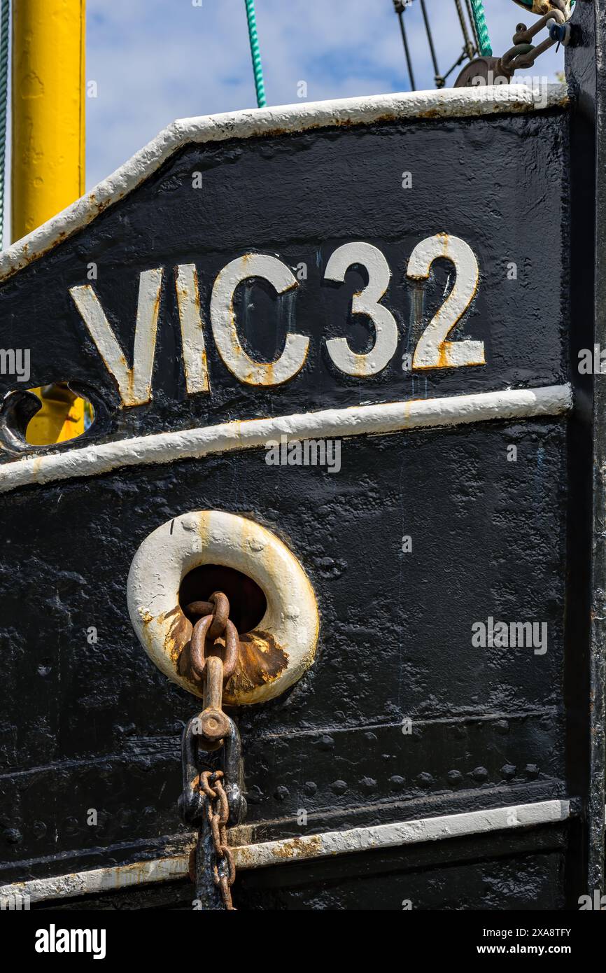 CRINAN ARGYLL & BUTE, SCOZIA, REGNO UNITO, MAGGIO 30. VIC 32 puffer al porto di Crinan ad Argyll e Bute, in Scozia, il 30 maggio 2024 Foto Stock