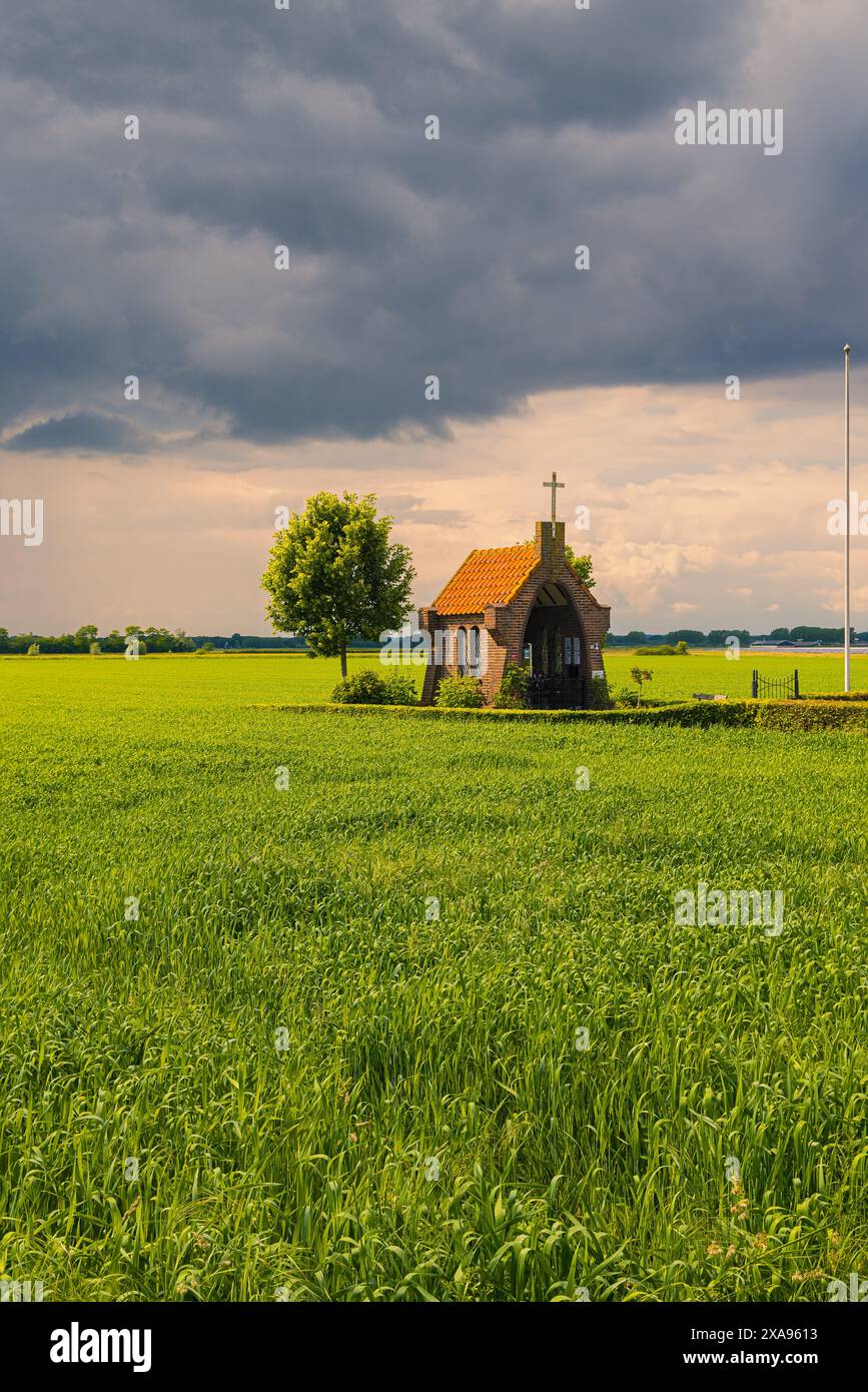 Il secondo monumento della guerra mondiale "nostra Signora della fioritura Betuwe" a Bemmel (comune di Lingewaard), nei Paesi Bassi, una cappella Maria costruita in mattoni Foto Stock