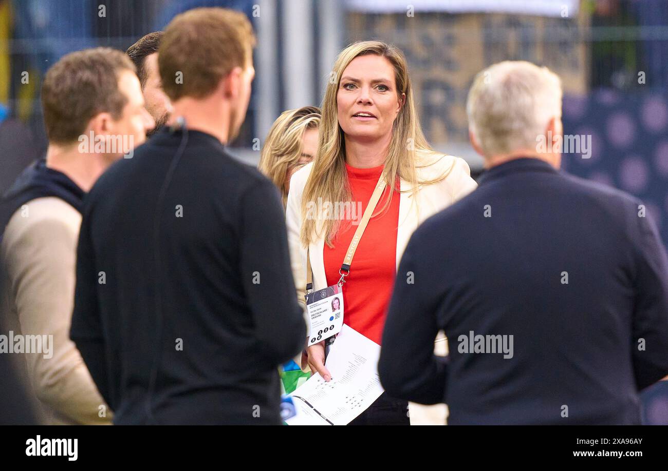 Julia Scharf, Moderatorin, Sportmoderatorin, Das Erste, ARD, nella partita amichevole GERMANIA - UCRAINA 0-0 DEUTSCHLAND - UCRAINA in preparazione ai Campionati europei 2024 il 3 giugno 2024 a Norimberga, Germania. Fotografo: ddp Images/STAR-Images credito: ddp media GmbH/Alamy Live News Foto Stock