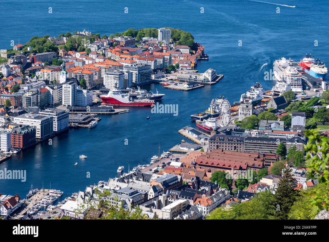 Panorama del porto di Bergen in primavera, Norvegia Foto Stock