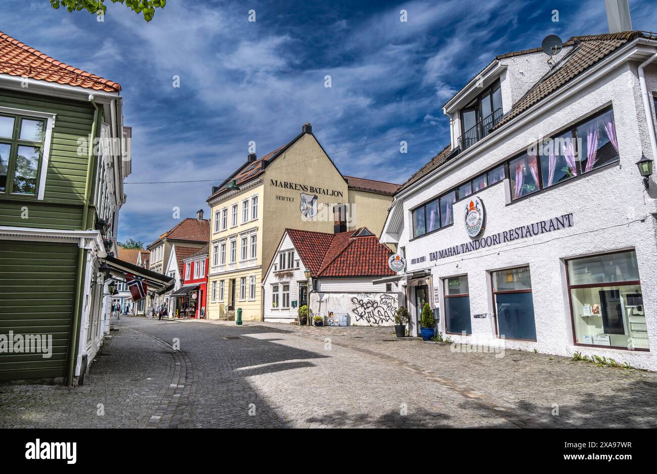 Strade con case tradizionali a Bergen, Norvegia Foto Stock