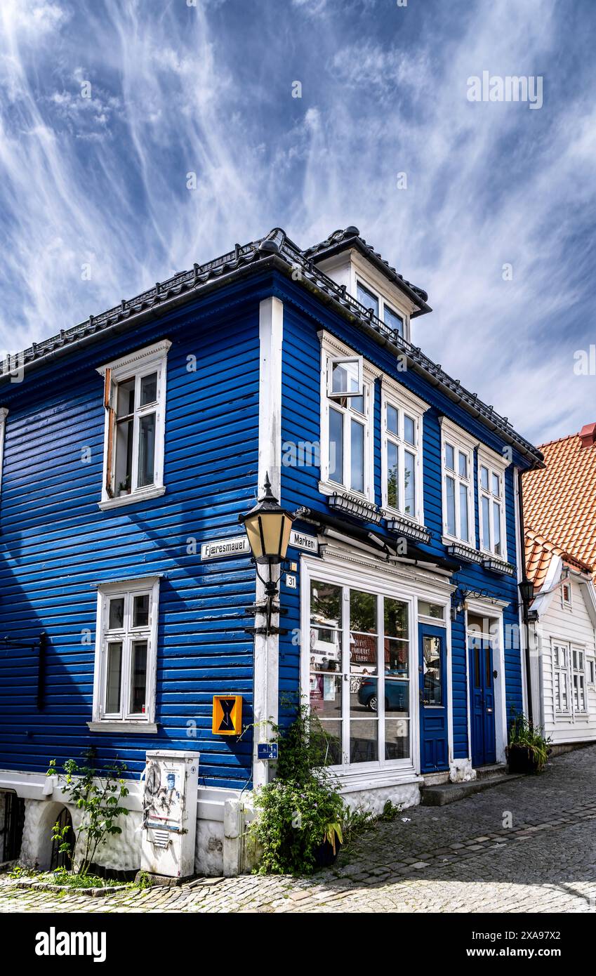 Strade con case tradizionali a Bergen, Norvegia Foto Stock