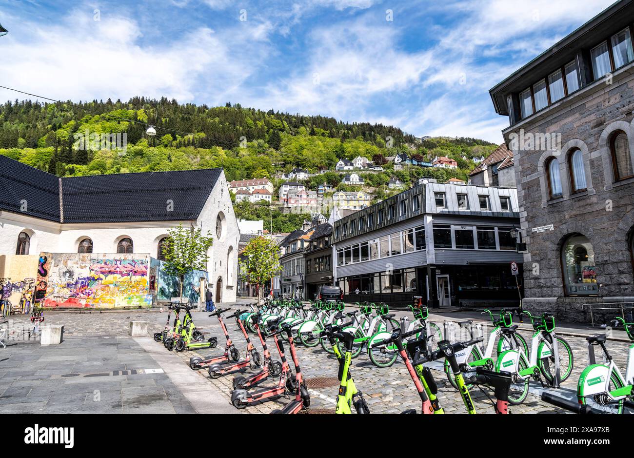 Strade con case tradizionali a Bergen, Norvegia Foto Stock