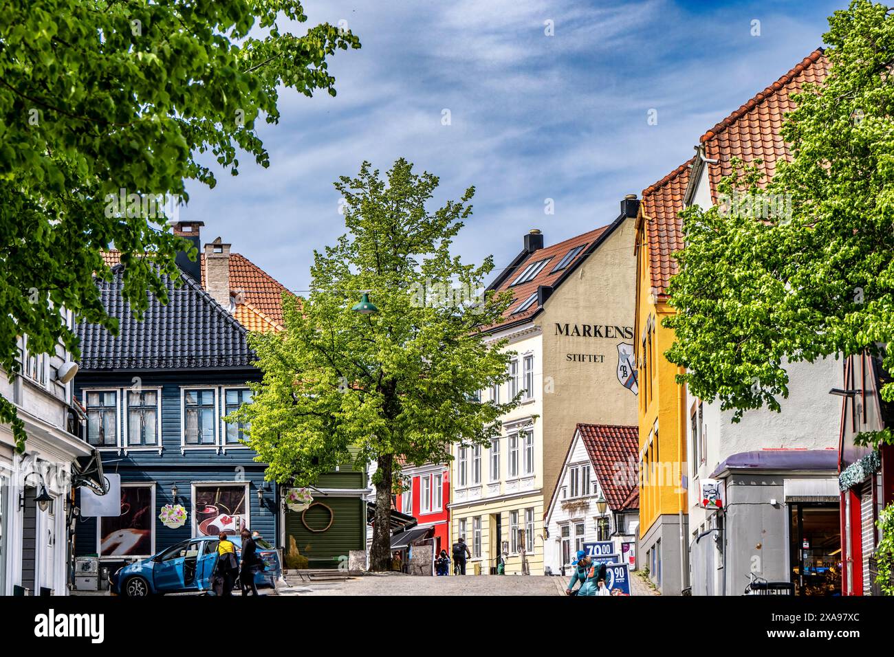 Strade con case tradizionali a Bergen, Norvegia Foto Stock
