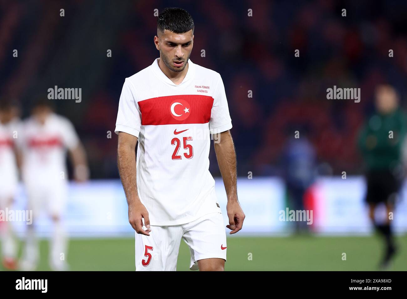 Oguz Aydin di Turkiye guarda avanti durante l'amichevole tra Italia e Turkiye allo Stadio Renato Dallara il 4 giugno 2024 a Bologna. Foto Stock