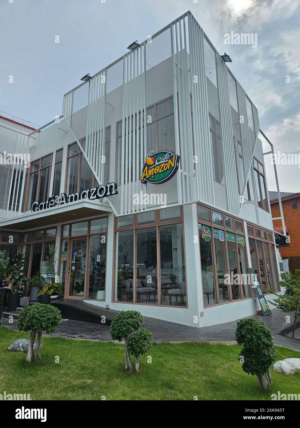 Cafe Amazon Coffee Shop Cafeteria filiale di Franchise. Bangkok, Thailandia. 10 aprile 2024 Foto Stock