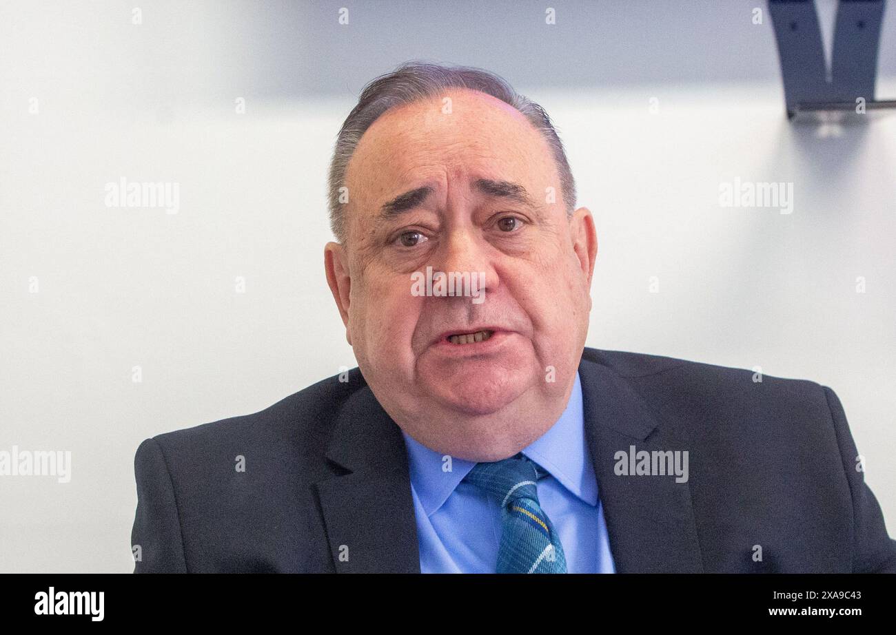 Londra, Regno Unito. 5 giugno 2024. L'ex primo ministro della Scozia e leader del partito ALBA Alex Salmond è visto parlare ad una conferenza stampa sulle elezioni generali alla Mary Summer House di Westminster Foto Stock