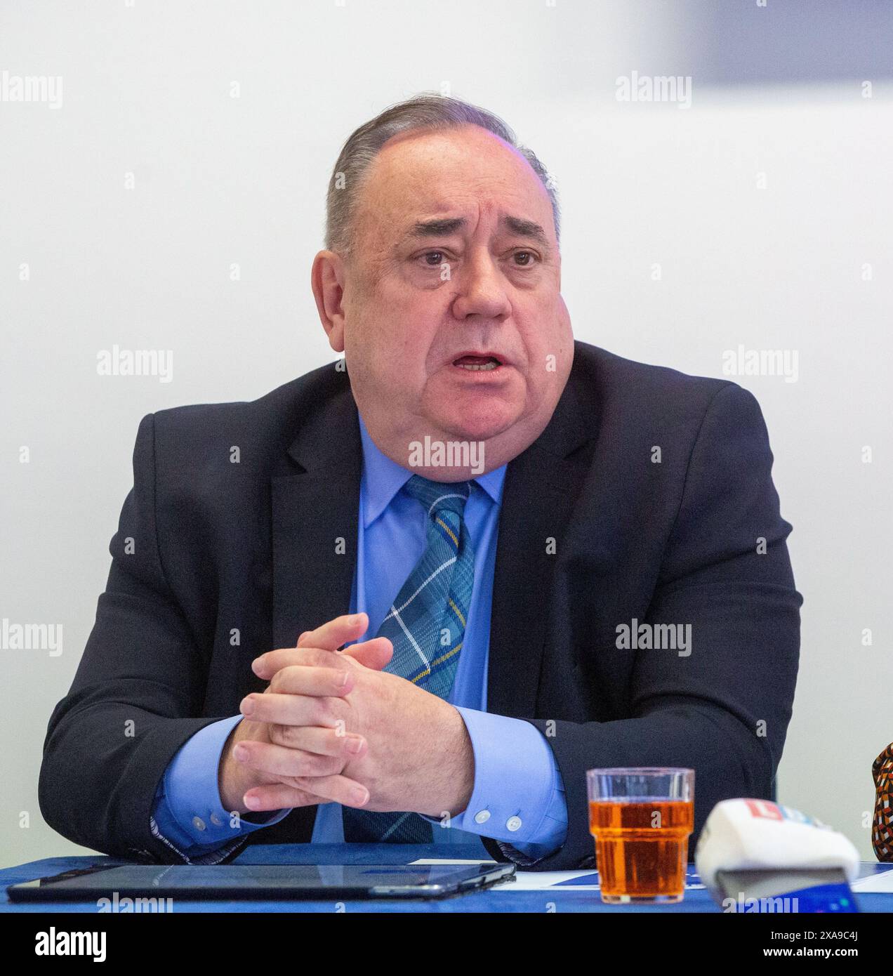 Londra, Regno Unito. 5 giugno 2024. L'ex primo ministro della Scozia e leader del partito ALBA Alex Salmond è visto parlare ad una conferenza stampa sulle elezioni generali alla Mary Summer House di Westminster Foto Stock