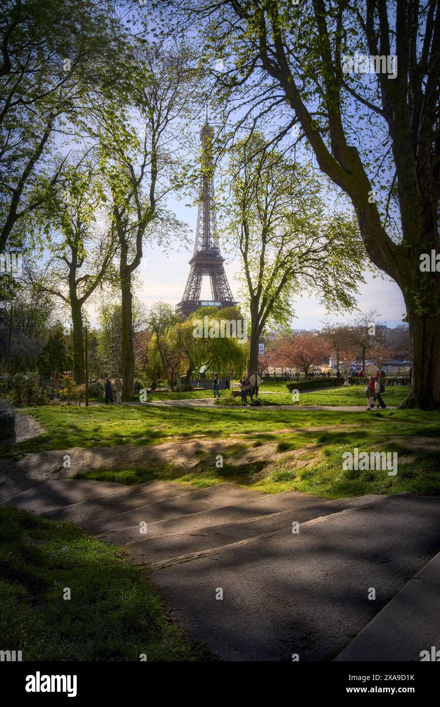 Torre Eiffel dai giardini del Trocadero (Parigi - Francia) Foto Stock