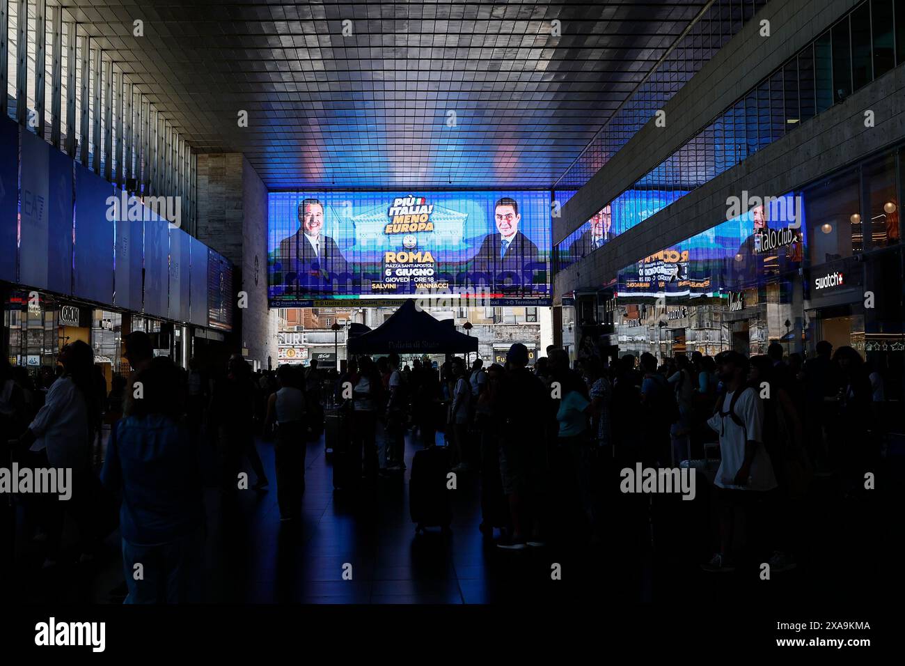 Roma, Italia. 5 giugno 2024. Propaganda di Matteo Salvini per le elezioni europee a stazione termini - politica - Roma, Italia - Mercoledì, 5 giugno 2024 (foto Cecilia Fabiano/LaPresse) propaganda di Matteo Salvini per le elezioni europee alla stazione termini - politica - Roma, Italia - mercoledì 5 giugno 2024 (foto Cecilia Fabiano/LaPresse) credito: LaPresse/Alamy Live News Foto Stock
