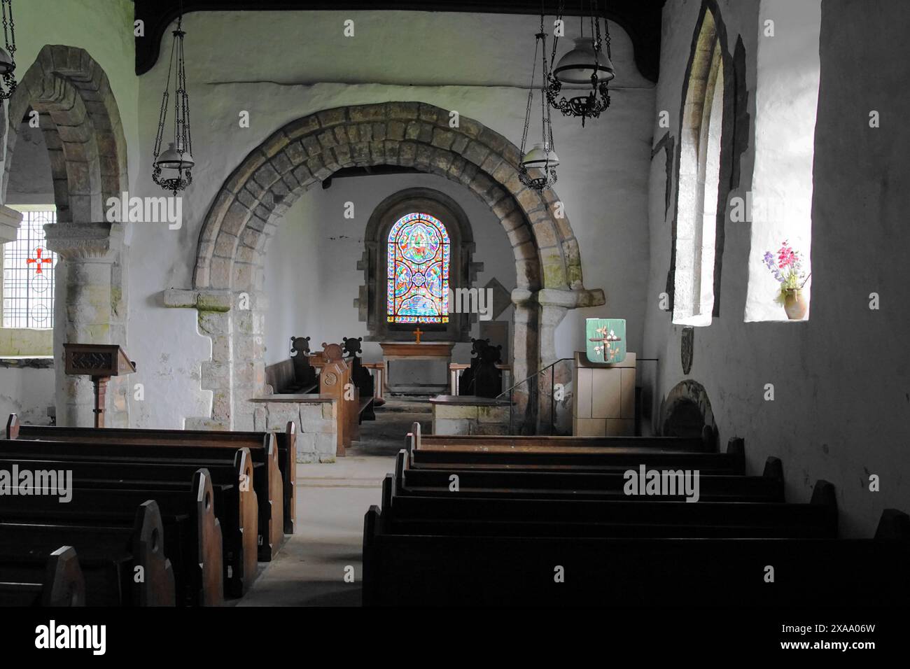 Chiesa di San Giovanni Battista a Edlingham costruita dai Normanni nel XII secolo, Northumberland, Inghilterra, Regno Unito Foto Stock