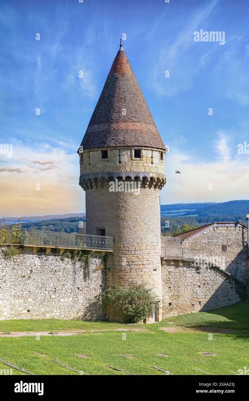 Abbazia di Cluny, parco dei bastioni, monastero medievale in Borgogna, Francia Foto Stock