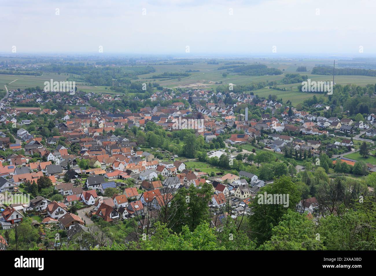 Vista della città di Klingenmünster in Renania-Palatinato Foto Stock