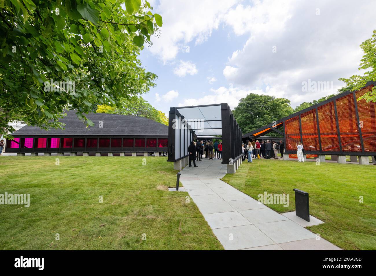 Londra, Regno Unito, 5 giugno 2024. Il progetto del 23° Serpentine Pavilion intitolato Arcipelagic Void dell'architetto coreano Minsuk Cho con sede a Seoul e la sua ditta Mass Studies è stato presentato a Serpentine South. Composta da cinque «isole», ciascuna struttura del Padiglione è unica per dimensioni, forma, nome e scopo, fornendo una piattaforma poliedrica per il programma live di Serpentine da giugno a ottobre. Foto Stock