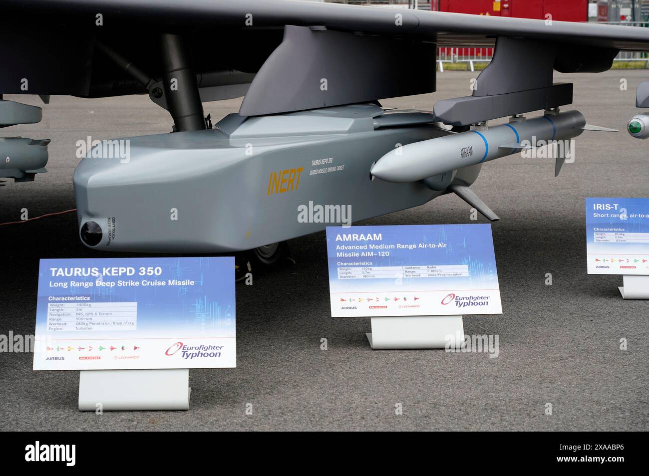 Ein Taurus KEPD-350 Luft-Boden-Marschflugkörper und eine AIM-120 AMRAAM Luft-Luft-Rakete auf der ILA Berlin auf dem ILA-Gelände am Flughafen BER Berlin-Brandenburg. Berlino, 05.06.2024 Foto Stock