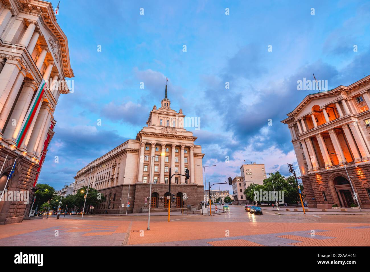 Vista del largo, centro di Sofia con edifici comunisti, Bulgaria Foto Stock