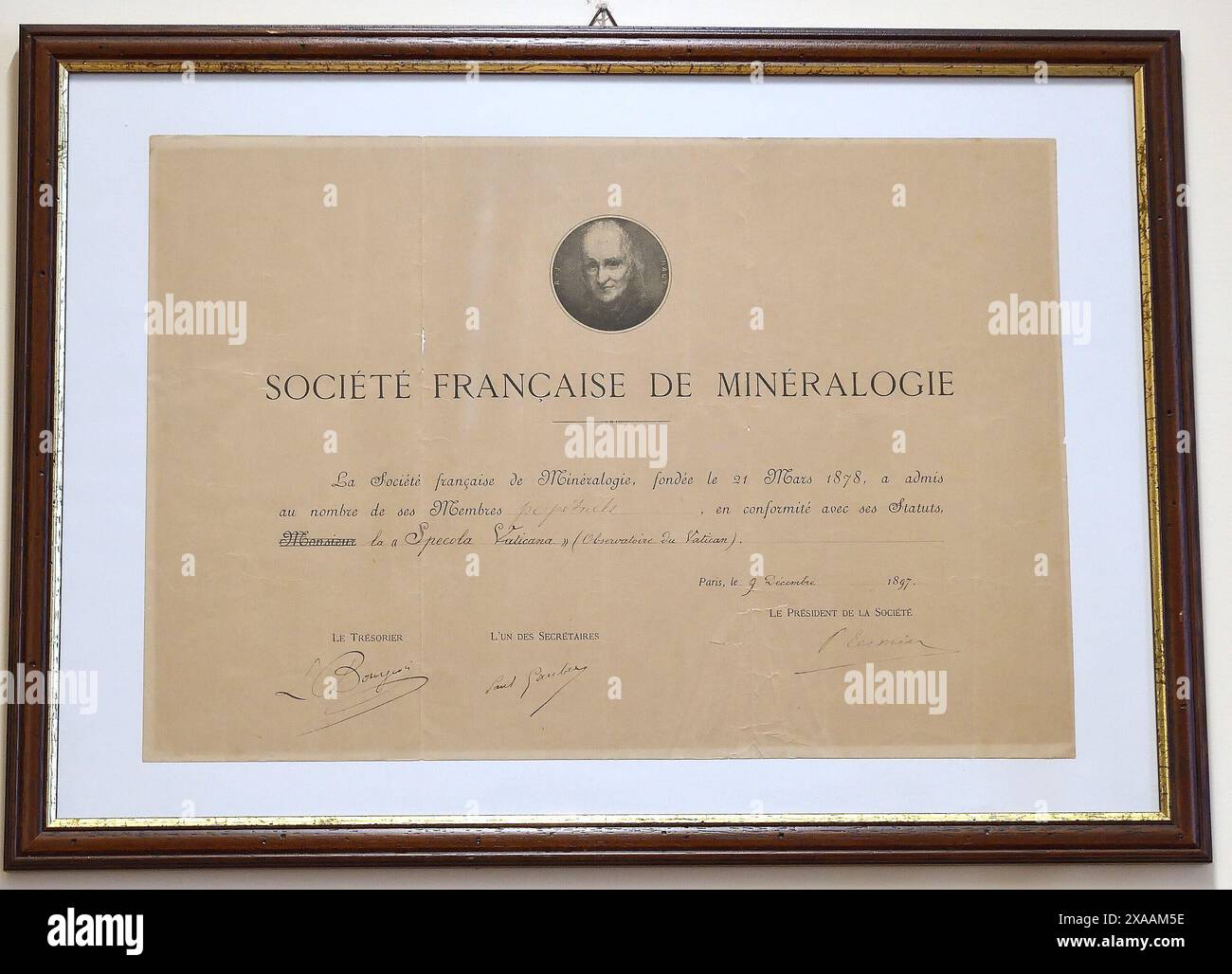 L'Osservatorio Vaticano è un'istituzione istituita dalla Santa sede per la ricerca astronomica e la sensibilizzazione del pubblico per far progredire la comprensione scientifica del nostro universo. L'Osservatorio Vaticano è uno dei più antichi osservatori astronomici attivi al mondo, con le sue radici risalenti al 1582 e la riforma gregoriana del calendario. L'Osservatorio Vaticano è all'avanguardia nella ricerca scientifica su un'ampia gamma di argomenti, dall'esame delle più piccole macchie di polvere interplanetaria all'origine e alla struttura dell'universo. Con sede nella residenza estiva papale Foto Stock