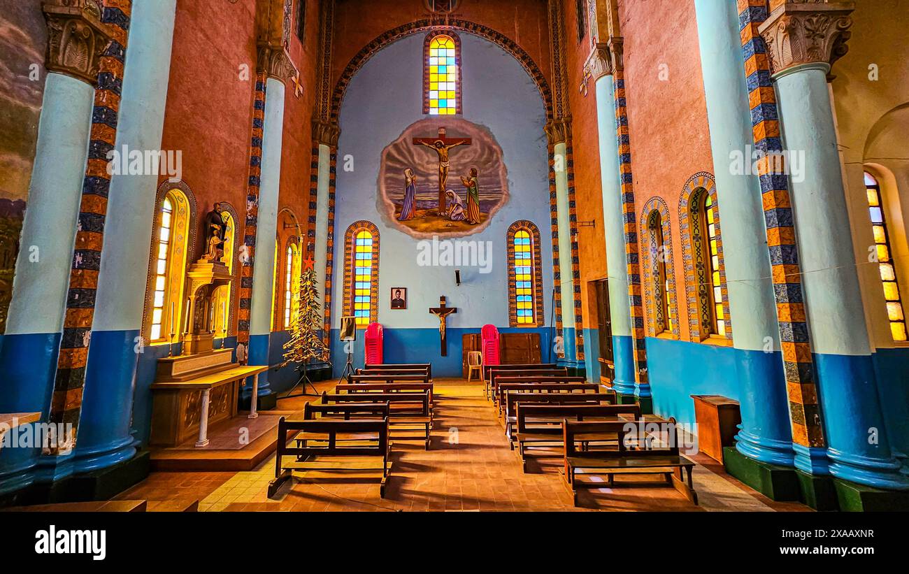 Interni colorati della Cattedrale di Santa Maria, Wau, Western Bahr el Ghazal, Sud Sudan, Africa Foto Stock