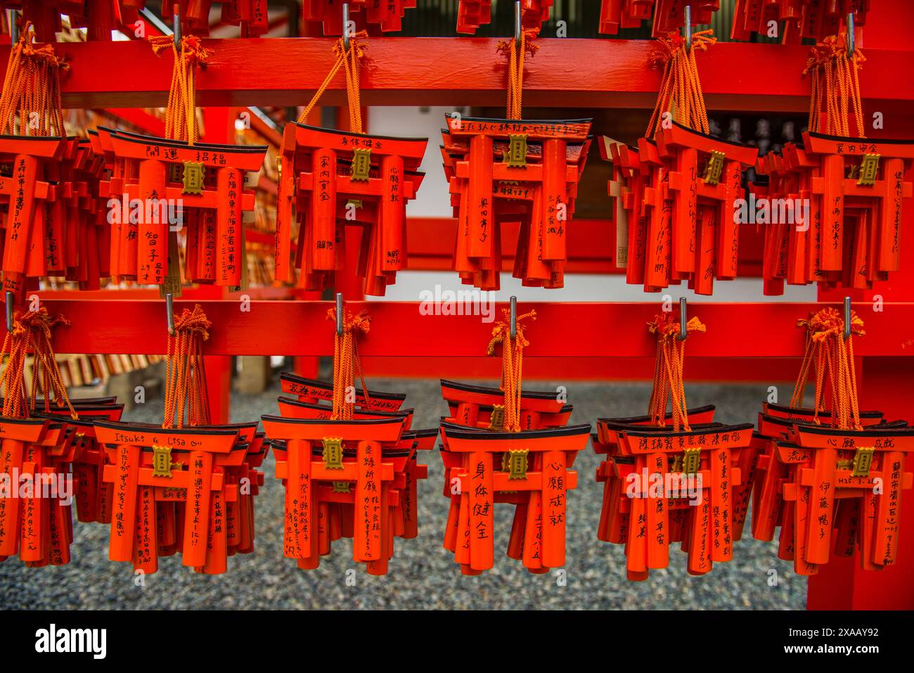 Souvenir delle Endless Red Gates (Torii) del Fushimi Inari di Kyoto, Kyoto, Honshu, Giappone, Asia Foto Stock