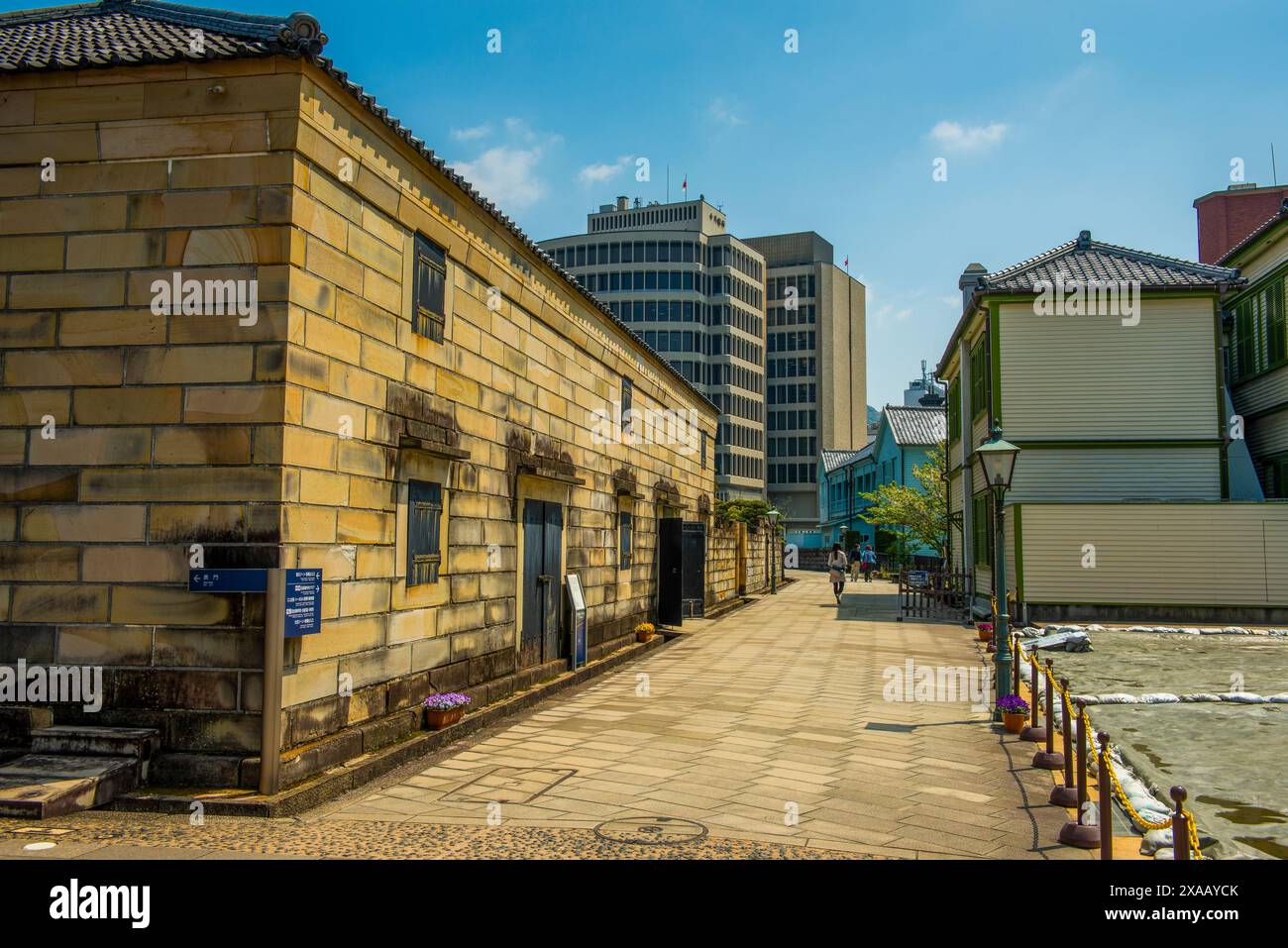 Edifici coloniali a Dejima, un'isola artificiale nel porto di Nagasaki, Kyushu, Giappone, Asia Foto Stock