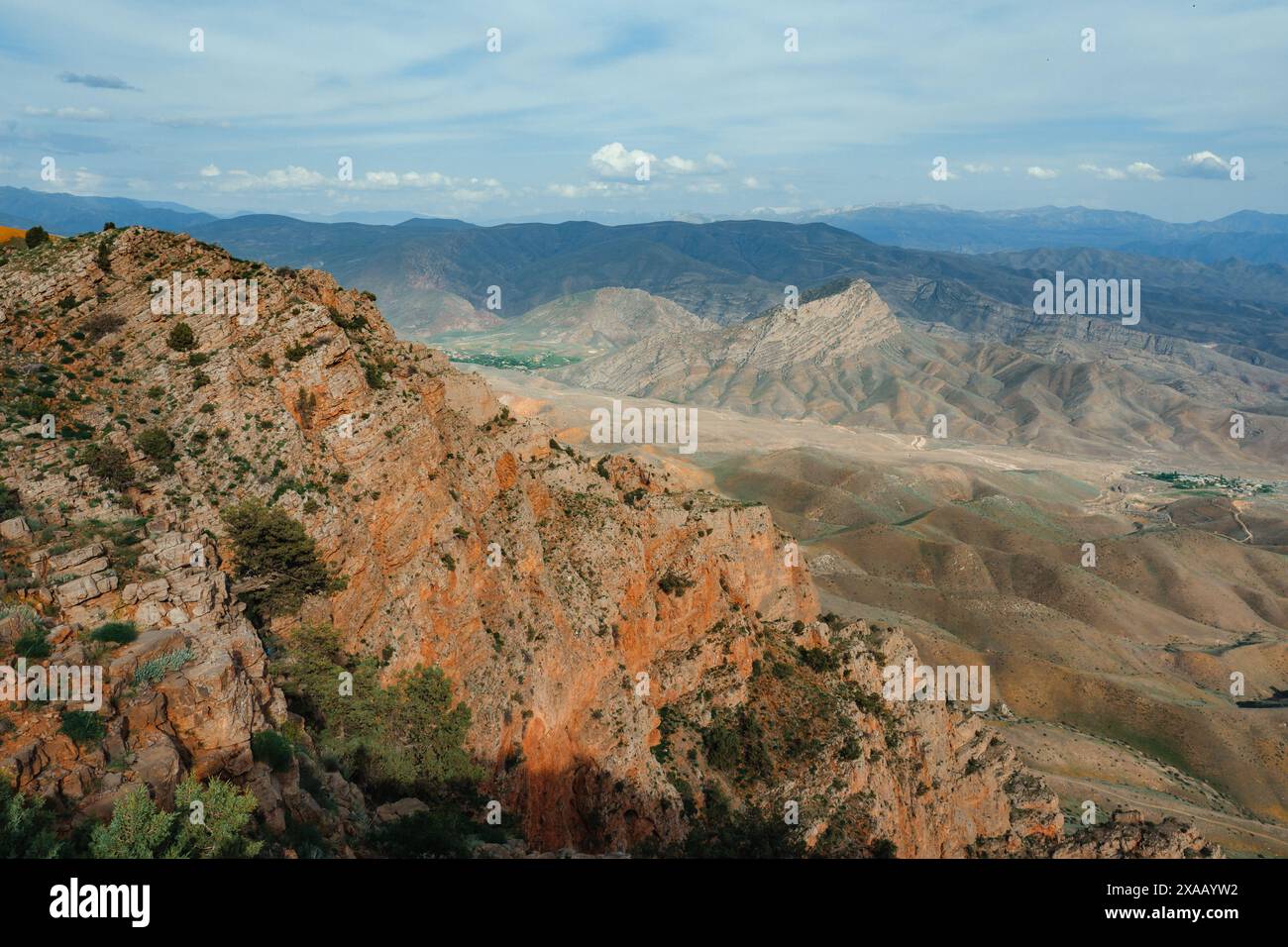 Escursioni a Vayots Dzor, conosciuta per le sue montagne di colore rosso, Armenia (Hayastan), Caucaso, Asia centrale, Asia Foto Stock