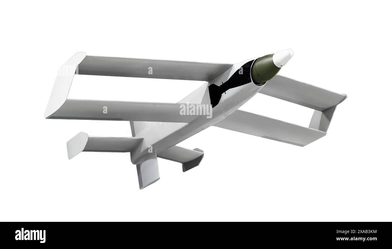 Drone isolato kamikaze con bomba aerea. Tecnologia di difesa. Foto Stock