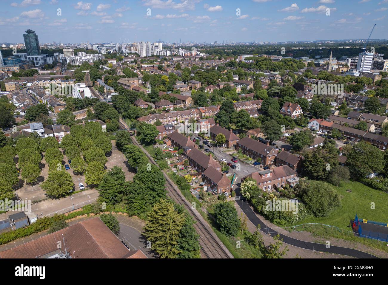 Vista aerea degli alloggi nella zona di Half Acre di Brentford, Regno Unito. Foto Stock