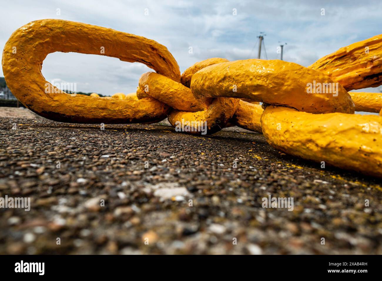 Una catena di ormeggio di barche sul molo di Howth, Dublino, Irlanda. Foto Stock