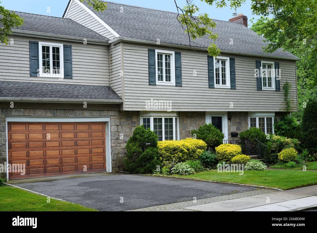 Tipica casa di periferia americana a due piani Foto Stock