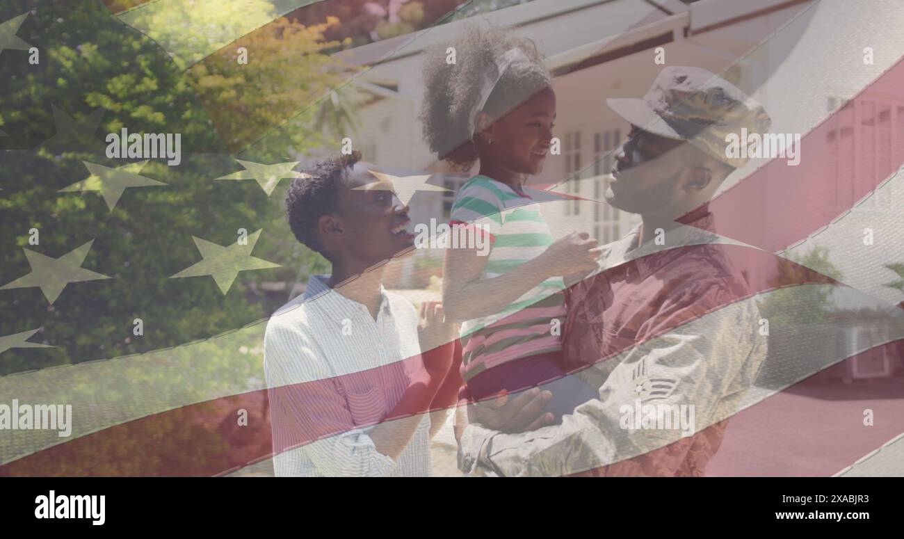 Immagine di un soldato afroamericano che abbraccia la figlia sorridente sulla bandiera americana Foto Stock