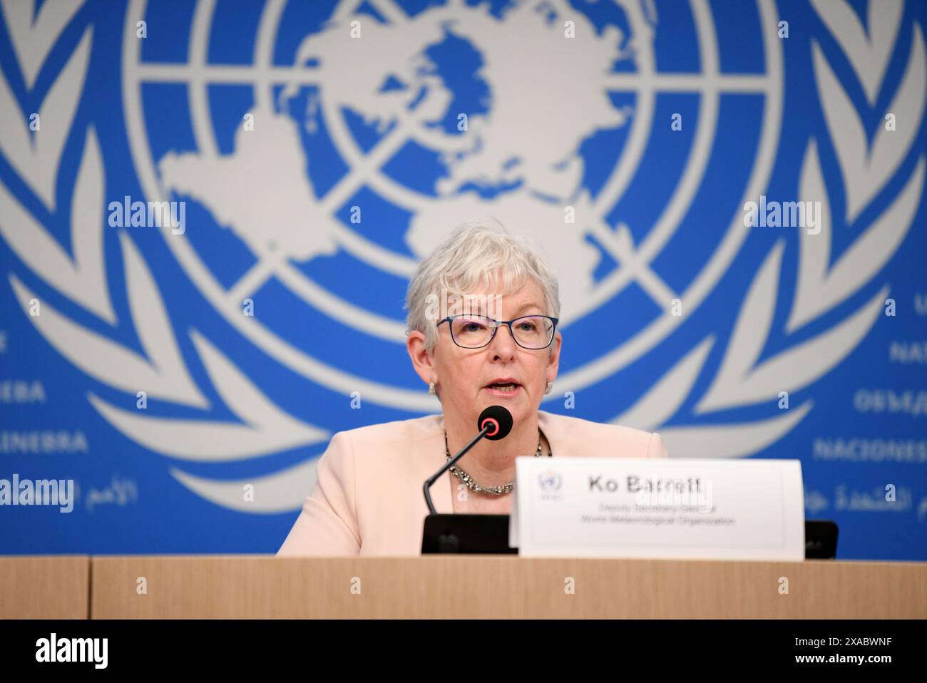 Ginevra, Svizzera. 5 giugno 2024. Il vice segretario generale dell'Organizzazione meteorologica Mondiale (OMD) Ko Barrett parla durante un briefing stampa a Ginevra, Svizzera, 5 giugno 2024. PER ANDARE AVANTI CON "Roundup: L'ONU avverte di potenziali violazioni della soglia climatica, chiede un'azione rapida" credito: Lian Yi/Xinhua/Alamy Live News Foto Stock