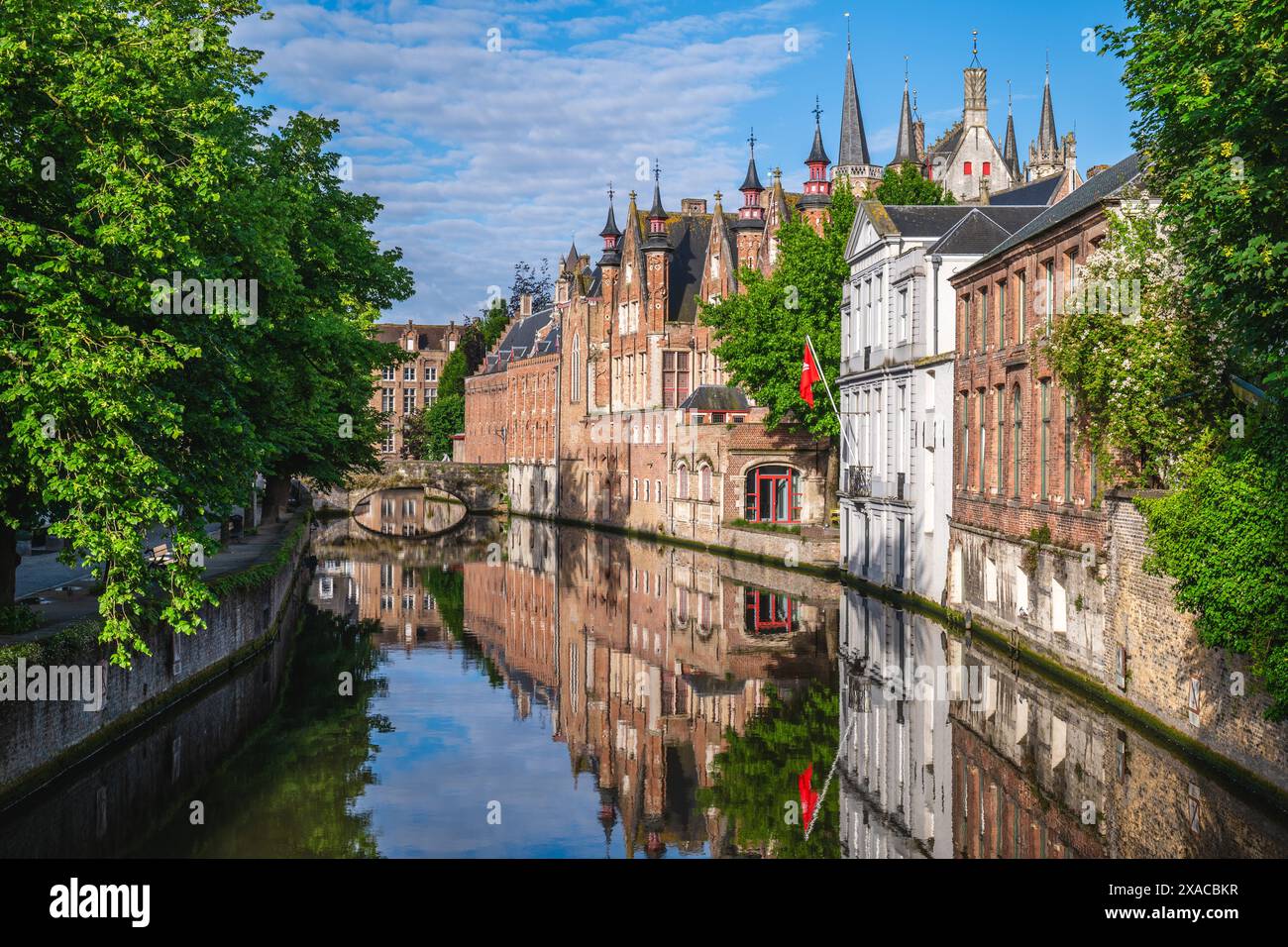 Scenario del Canale di Dijver nel centro storico di Bruges, Belgio Foto Stock