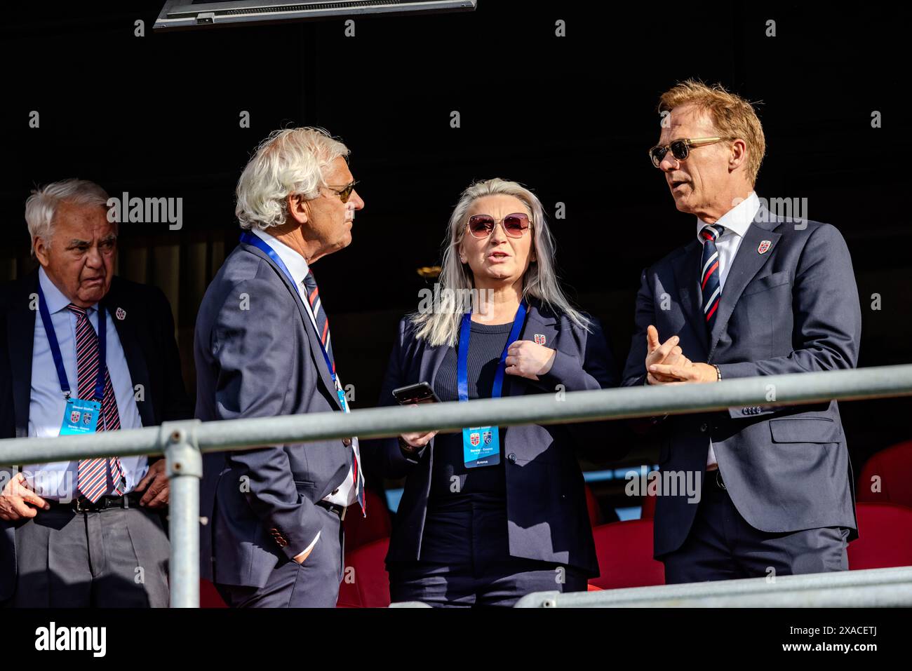 Oslo, Norvegia. 5 giugno 2024. Ane Guro Skaare-Rekdal (c) della Federazione calcistica norvegese visto sul banco prima dell'amichevole di calcio tra Norvegia e Kosovo all'Ullevaal Stadion di Oslo. (Photo Credit: Gonzales Photo/Alamy Live News Foto Stock