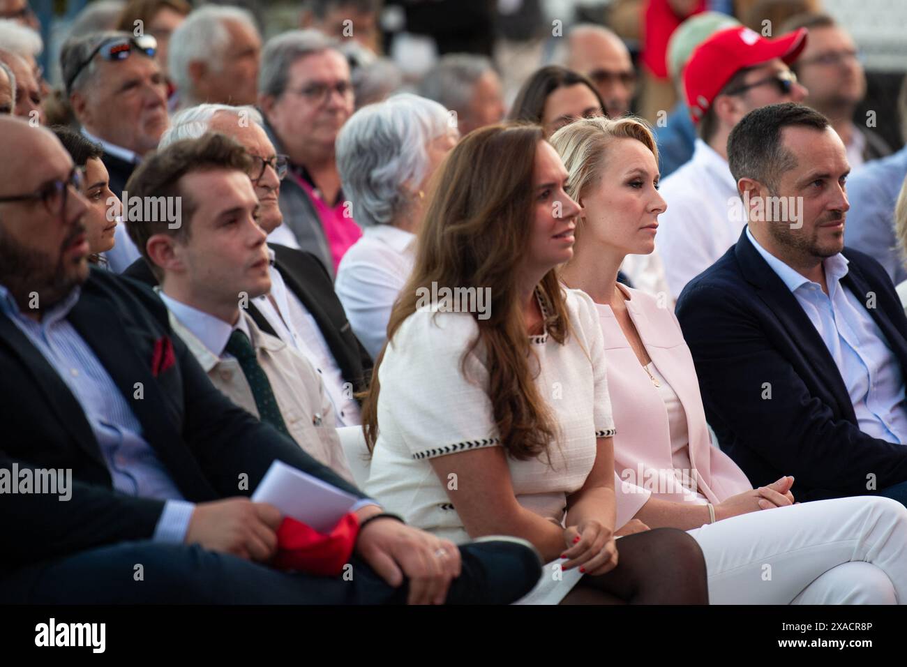 Bene, Francia. 5 giugno 2024. (Da L a R): Philippe Vardon, Stanislas Rigault, Sara Knafo, Marion Marechal e Nicolas Bay sono visti durante la Reconquete! L'ultima riunione elettorale del partito per le elezioni europee del giugno 2024 con Eric Zemmour si è tenuta nel porto di Nizza, in Francia, il 5 giugno 2024. Foto di Laurent Coust/ABACAPRESS. COM credito: Abaca Press/Alamy Live News Foto Stock