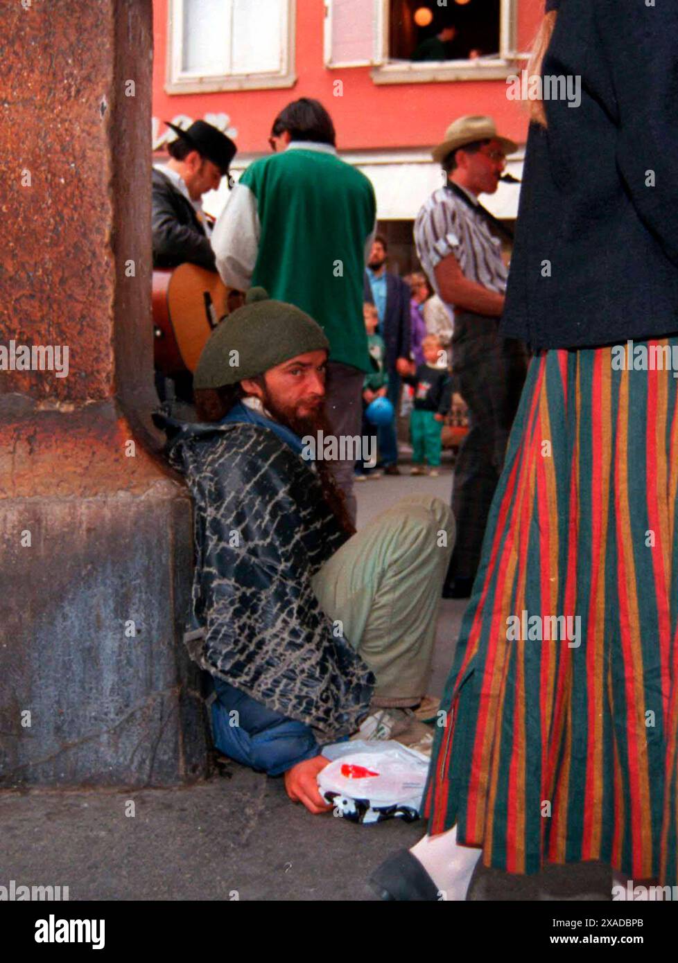 popolazione povera nella nostra società con pochi soldi gente povera nella nostra società Foto Stock