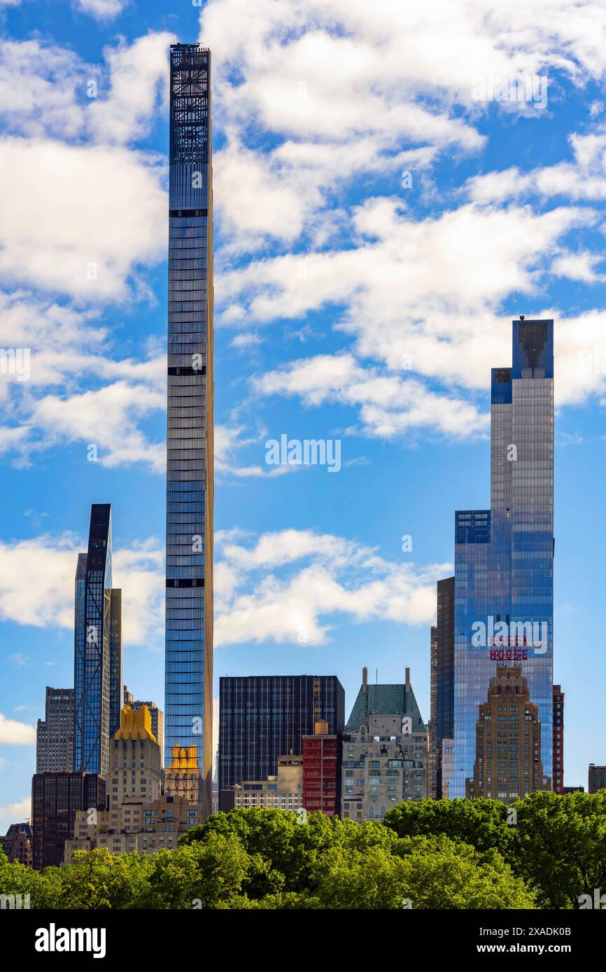 Vista dei grattacieli di Manhattan sud visti da Cantral Park. New York, Stati Uniti. Foto Stock