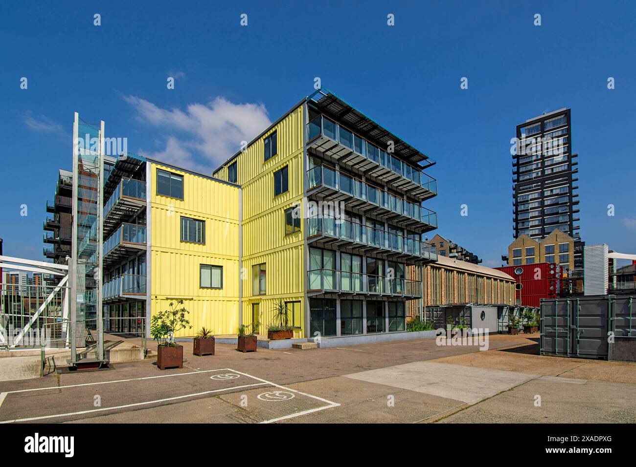 Container City Trinity Buoy Wharf Leamouth Peninsula London Yellow Container Apartments Foto Stock